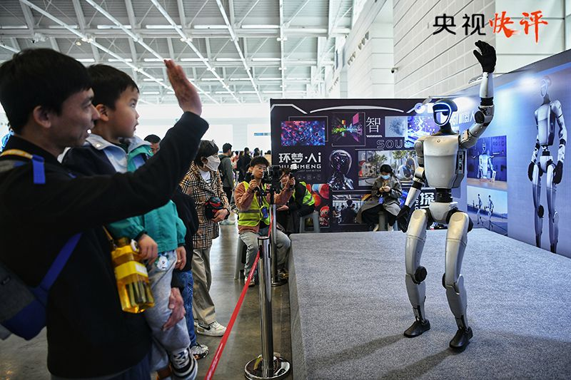 推动我国人工智能朝着有益、安全、公平方向健康有序发展