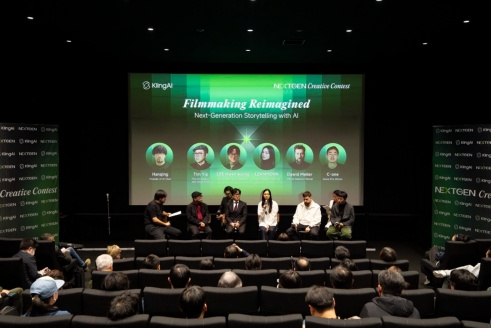 可灵AI亮相国际三大电影节，外媒关注国产大模型重塑全球影视创作生态