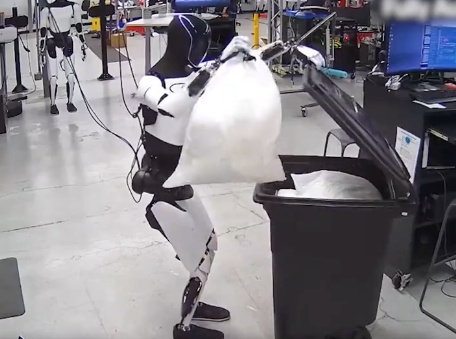 马斯克：第三代特斯拉人形机器人即将亮相